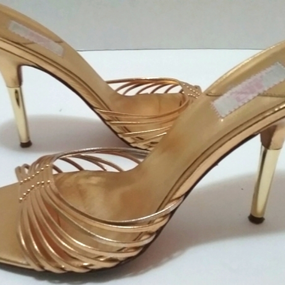 JLO Metallic Gold Leather Slip On Heels - Picture 2 of 8